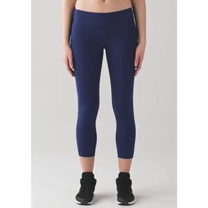 LULULEMON ATHLETICA Pace Rival Crop 22' in Blueberry Jam Size 4